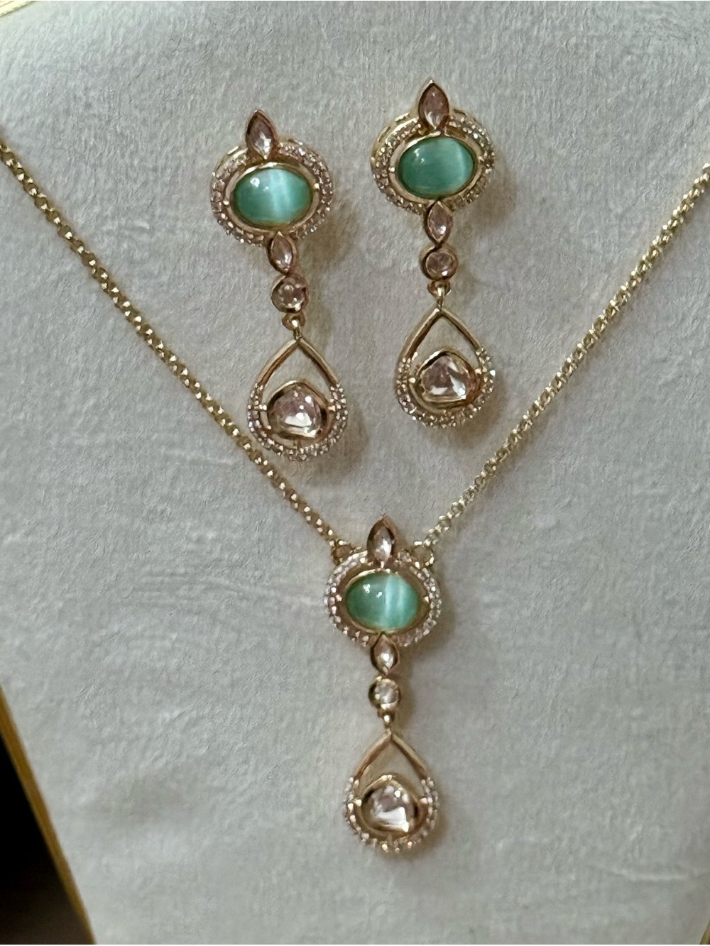 Elegant Green Stone Drop Necklace & Earring Set - Gold Tone